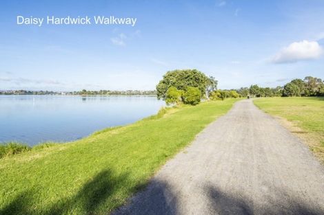 Photo of property in 17a Chevron Drive, Bellevue, Tauranga, 3110