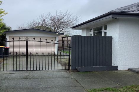 Photo of property in 18 Avonhead Road, Avonhead, Christchurch, 8042
