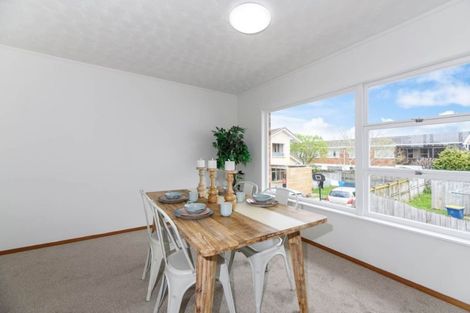 Photo of property in 2/120 Titirangi Road, New Lynn, Auckland, 0600