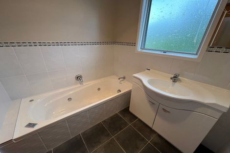 Photo of property in 67 Advene Road, Cockle Bay, Auckland, 2014