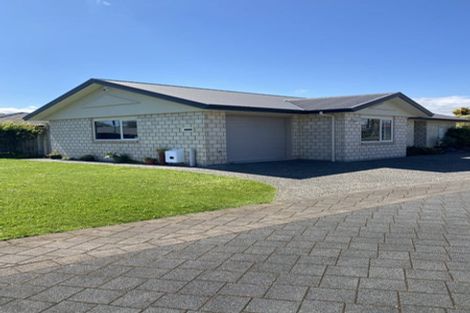Photo of property in 18 Gilligan Close, College Estate, Whanganui, 4500