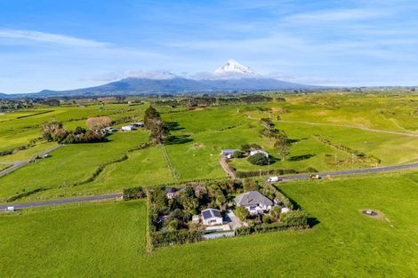 Photo of property in 7091 South Road, Warea, New Plymouth, 4381