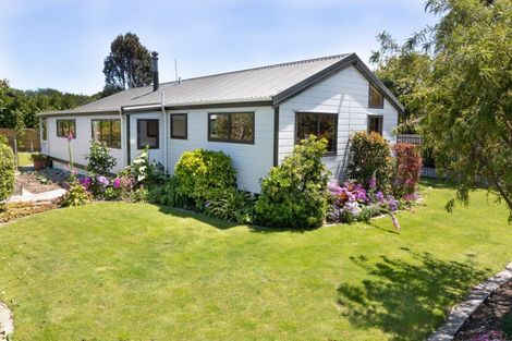 Photo of property in 43 Nimmo Avenue, Waikanae, 5036
