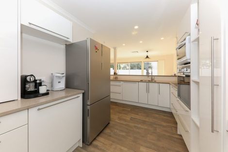 Photo of property in 2/19 Seaview Avenue, Northcote, Auckland, 0627