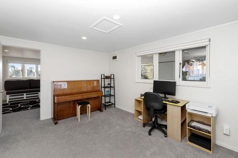 Photo of property in 100 Tiroroa Avenue, Te Atatu South, Auckland, 0610