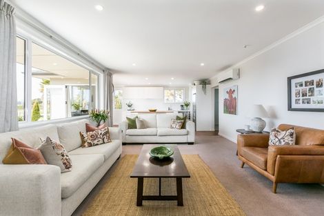 Photo of property in 54 Saint Georges Road, Karamu, Hastings, 4172