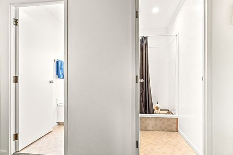 Photo of property in 85 Hobsonville Road, West Harbour, Auckland, 0618