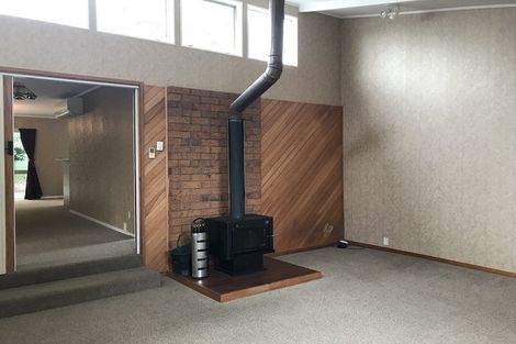 Photo of property in 37 Takapu Street, Henderson, Auckland, 0612