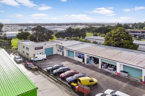 Photo of property in 2/251 Lincoln Road, Henderson, Auckland, 0610