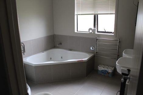 Photo of property in 102 Barrington Drive, Huntington, Hamilton, 3210