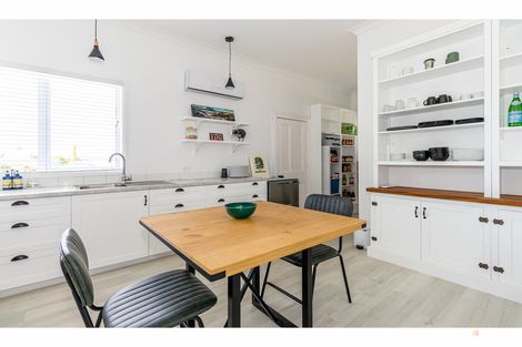 Photo of property in 43 Rhodes Street, Waimate, 7924