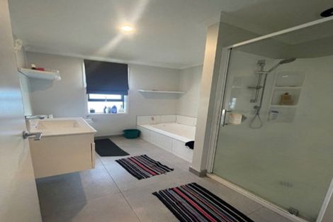 Photo of property in 27 Discovery Place, Marfell, New Plymouth, 4310