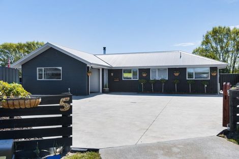 Photo of property in 5 Half Time Close, Omakau, 9376