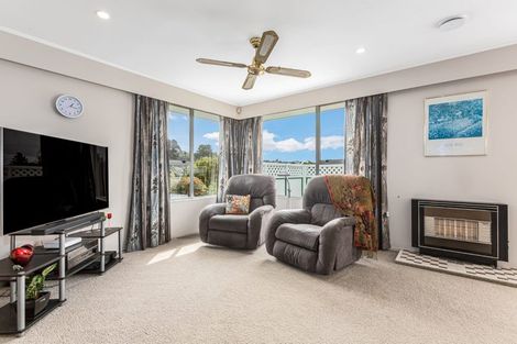 Photo of property in 27 Staithes Drive North, Whitby, Porirua, 5024