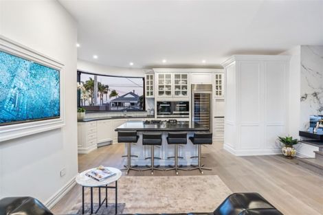 Photo of property in 1/60 Milford Road, Milford, Auckland, 0620