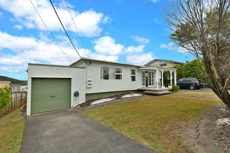 Photo of property in 998 Whangaparaoa Road, Tindalls Beach, Whangaparaoa, 0930