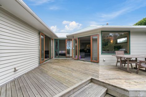Photo of property in 204 Miromiro Road, Normandale, Lower Hutt, 5010