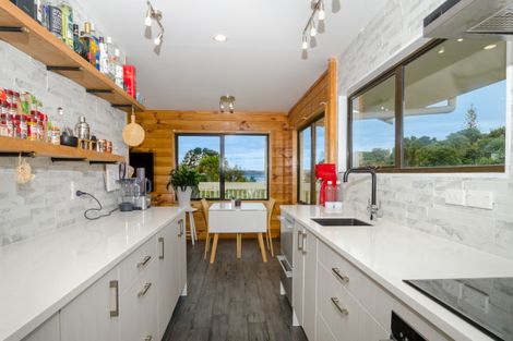 Photo of property in 18 Shelly Beach Road, Shelly Beach, Helensville, 0874