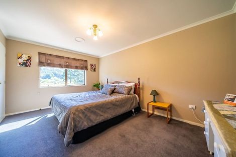 Photo of property in 150 Upper Fitzherbert Road, Wainuiomata, Lower Hutt, 5373