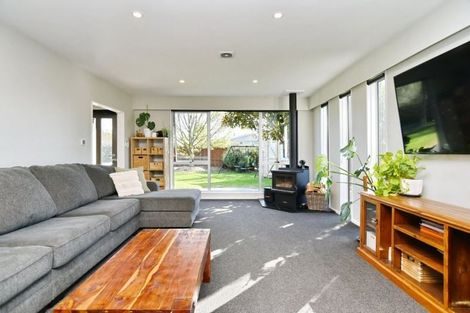 Photo of property in 9 Coates Place, Rangiora, 7400
