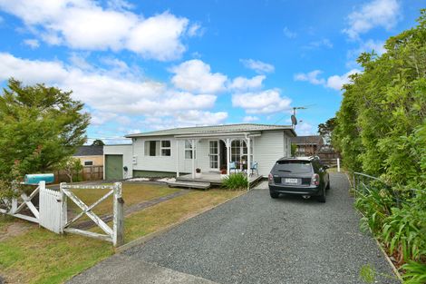 Photo of property in 998 Whangaparaoa Road, Tindalls Beach, Whangaparaoa, 0930