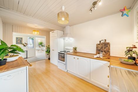 Photo of property in 21 Cherry Blossom Grove, Maungaraki, Lower Hutt, 5010