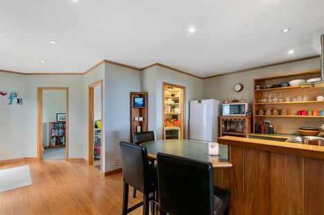 Photo of property in 204 Miromiro Road, Normandale, Lower Hutt, 5010