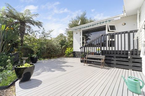 Photo of property in 15 Robert Grove, Paraparaumu, 5032