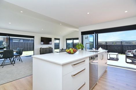 Photo of property in 17 Angus Place, Rangiora, 7400