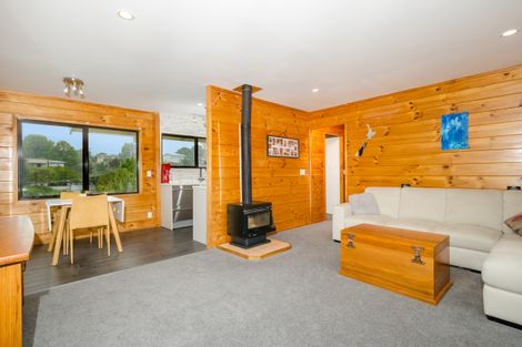 Photo of property in 18 Shelly Beach Road, Shelly Beach, Helensville, 0874