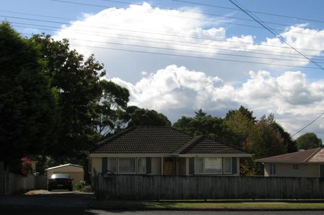 Photo of property in 37 Golf Road, New Lynn, Auckland, 0600