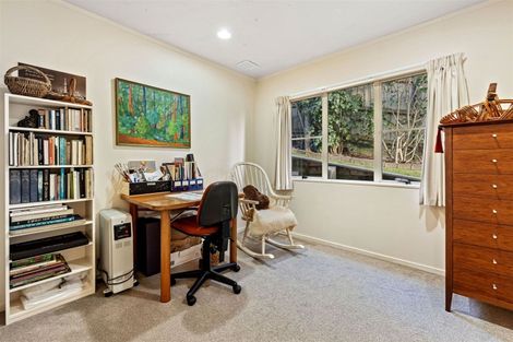 Photo of property in 2/30 Sunset Road, Unsworth Heights, Auckland, 0632