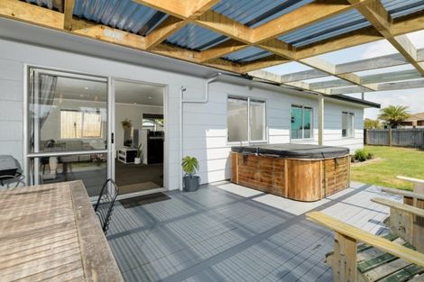 Photo of property in 73 Simpson Road, Papamoa Beach, Papamoa, 3118