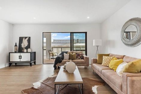 Photo of property in 20 Mina Way, Browns Bay, Auckland, 0630