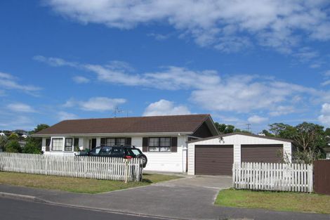 Photo of property in 6 Cabello Place, Unsworth Heights, Auckland, 0632