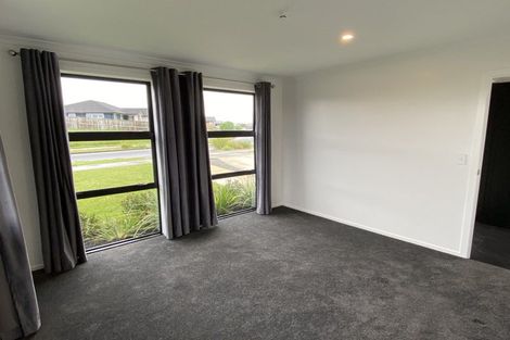 Photo of property in 19 Tahuna Minhinnick Drive, Glenbrook, Waiuku, 2681