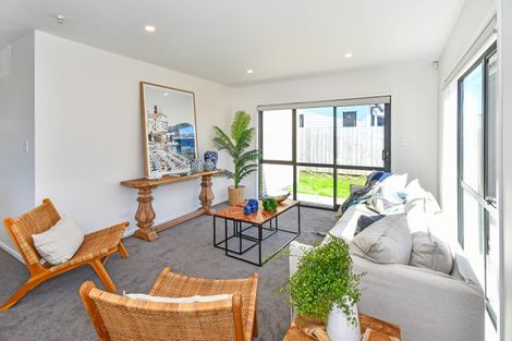 Photo of property in 11 Poutawa Lane, Clarks Beach, 2122