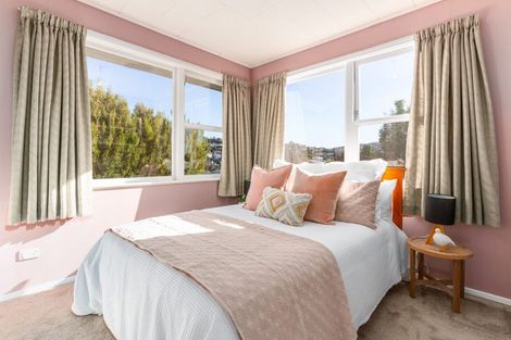 Photo of property in 33 Lynda Avenue, Paparangi, Wellington, 6037