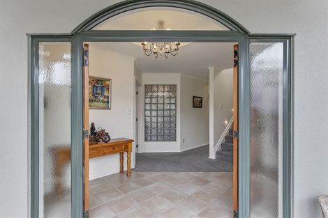 Photo of property in 8 Carl Place, Unsworth Heights, Auckland, 0632