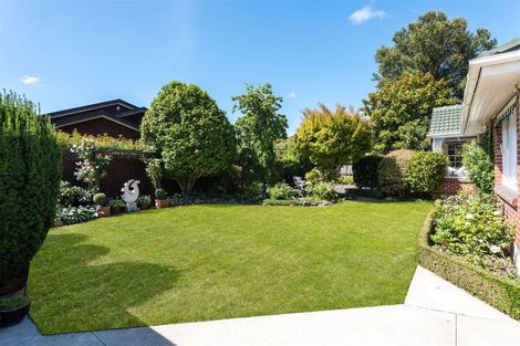 Photo of property in 37 Wai-iti Terrace, Burnside, Christchurch, 8052