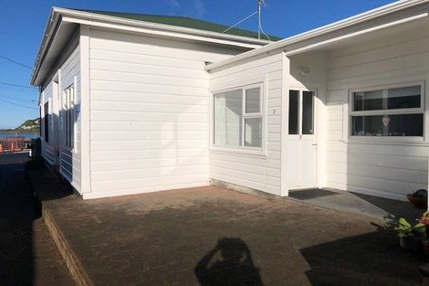Photo of property in 118 Lyall Parade, Lyall Bay, Wellington, 6022
