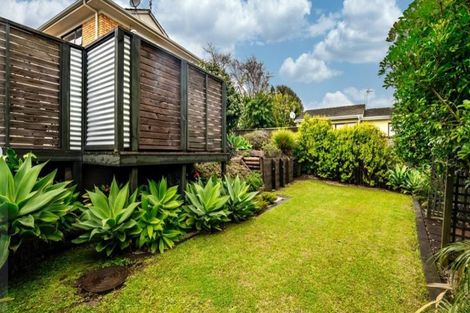 Photo of property in 19 Glenshee Place, Highland Park, Auckland, 2010