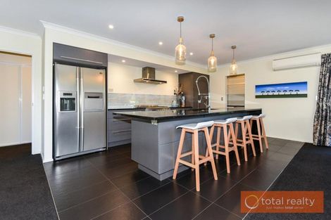 Photo of property in 11 Dunsford Close, Halswell, Christchurch, 8025