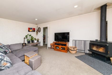 Photo of property in 21 Cleveland Heights, Kelvin Grove, Palmerston North, 4414