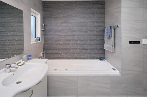 Photo of property in 319 Estuary Road, South New Brighton, Christchurch, 8062