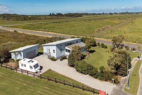 Photo of property in 33 Elley Drive, Carters Beach, Westport, 7825