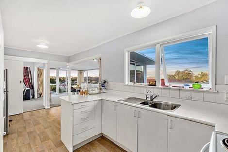 Photo of property in 73 Waimumu Road, Massey, Auckland, 0614