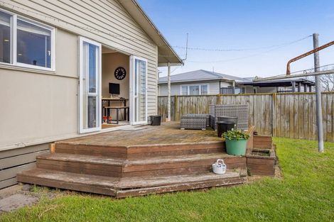 Photo of property in 6 Pacey Avenue, Hawera, 4610