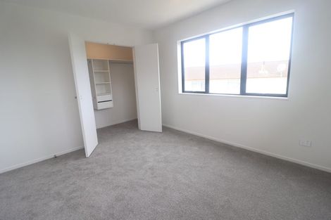 Photo of property in 18b Edgware Road, West Harbour, Auckland, 0618