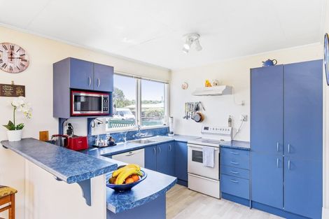 Photo of property in 17b Cypress Grove, Paraparaumu, 5032